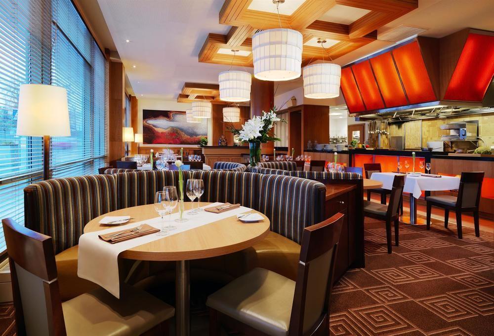 เชราตัน พอซนัน โฮเต็ล Hotel พอซนาน ภายนอก รูปภาพ Interior of a restaurant