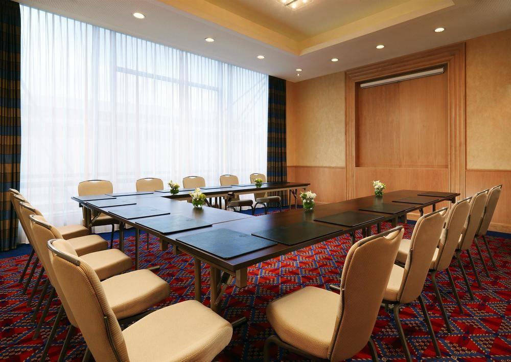 เชราตัน พอซนัน โฮเต็ล Hotel พอซนาน ภายนอก รูปภาพ Meeting room
