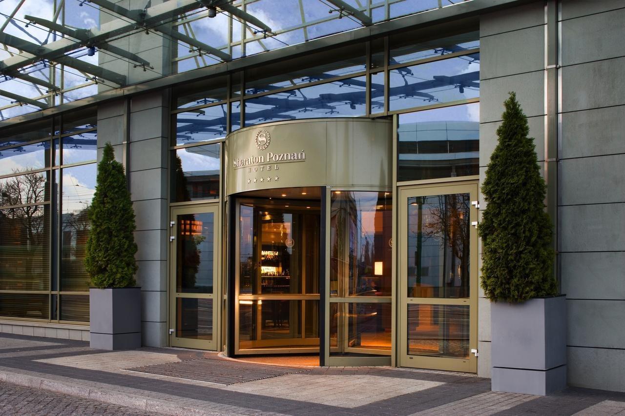 เชราตัน พอซนัน โฮเต็ล Hotel พอซนาน ภายนอก รูปภาพ Entrance to the hotel