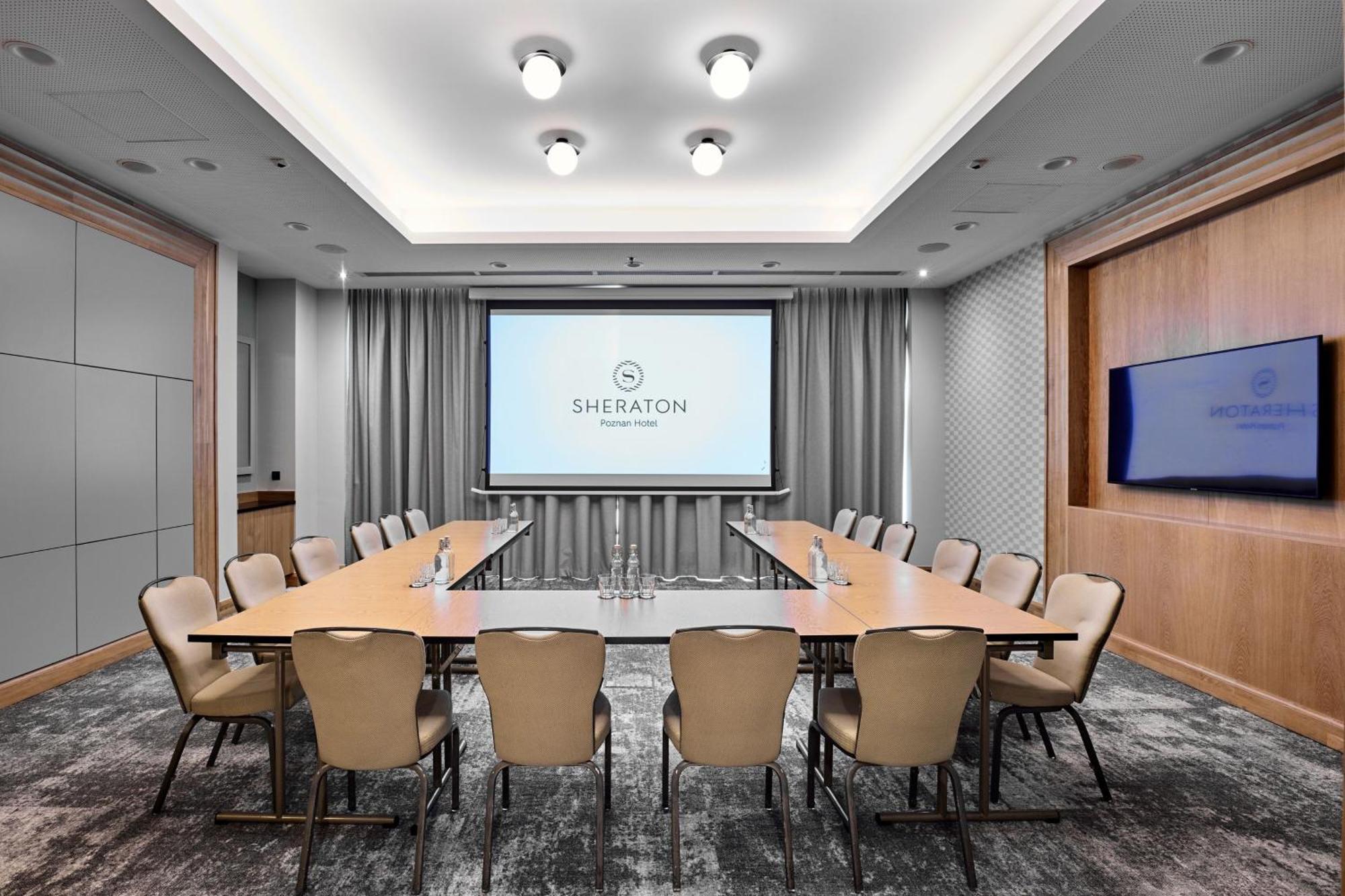 เชราตัน พอซนัน โฮเต็ล Hotel พอซนาน ภายนอก รูปภาพ A meeting room at Sheraton New York