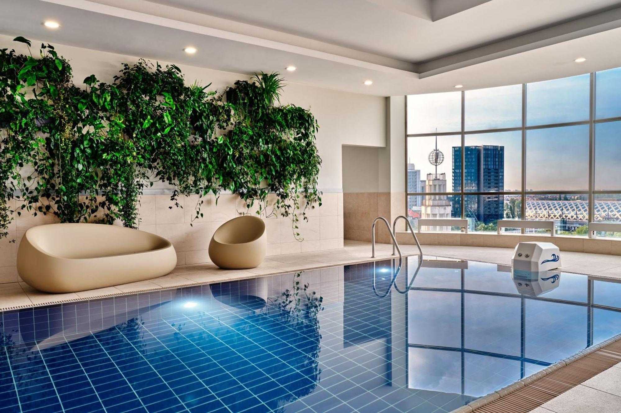 เชราตัน พอซนัน โฮเต็ล Hotel พอซนาน ภายนอก รูปภาพ The pool at the 101st floor